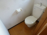 トイレの空間も窮屈なく快適です！