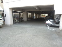 屋根下の駐車場です！